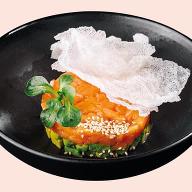 Tartar din somon cu avocado cu sos ponzu