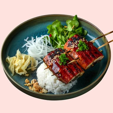 Yakitori unagi kabayaki se servește cu orez