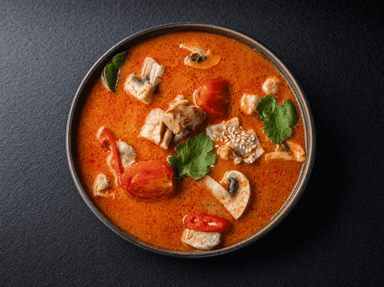 Supă tom yum cu lapte de cocos cu pui