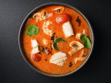 Supă tom yum cu lapte de cocos cu fructe de mare