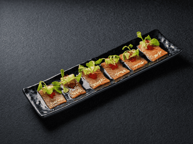 Sashimi din somon cu sos de yuzu